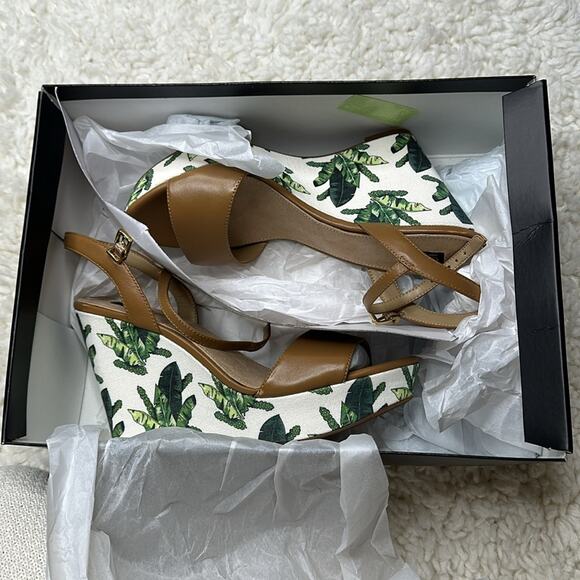Got It Love it Palm Leaf Vacation Wedge Heels - Picture 3 of 10